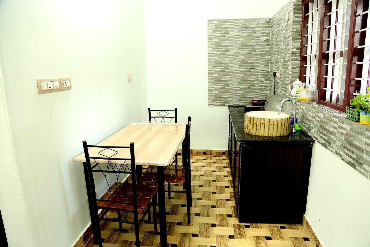 Amritham Holidays Homestay Trivandrum 特里凡得琅 外观 照片